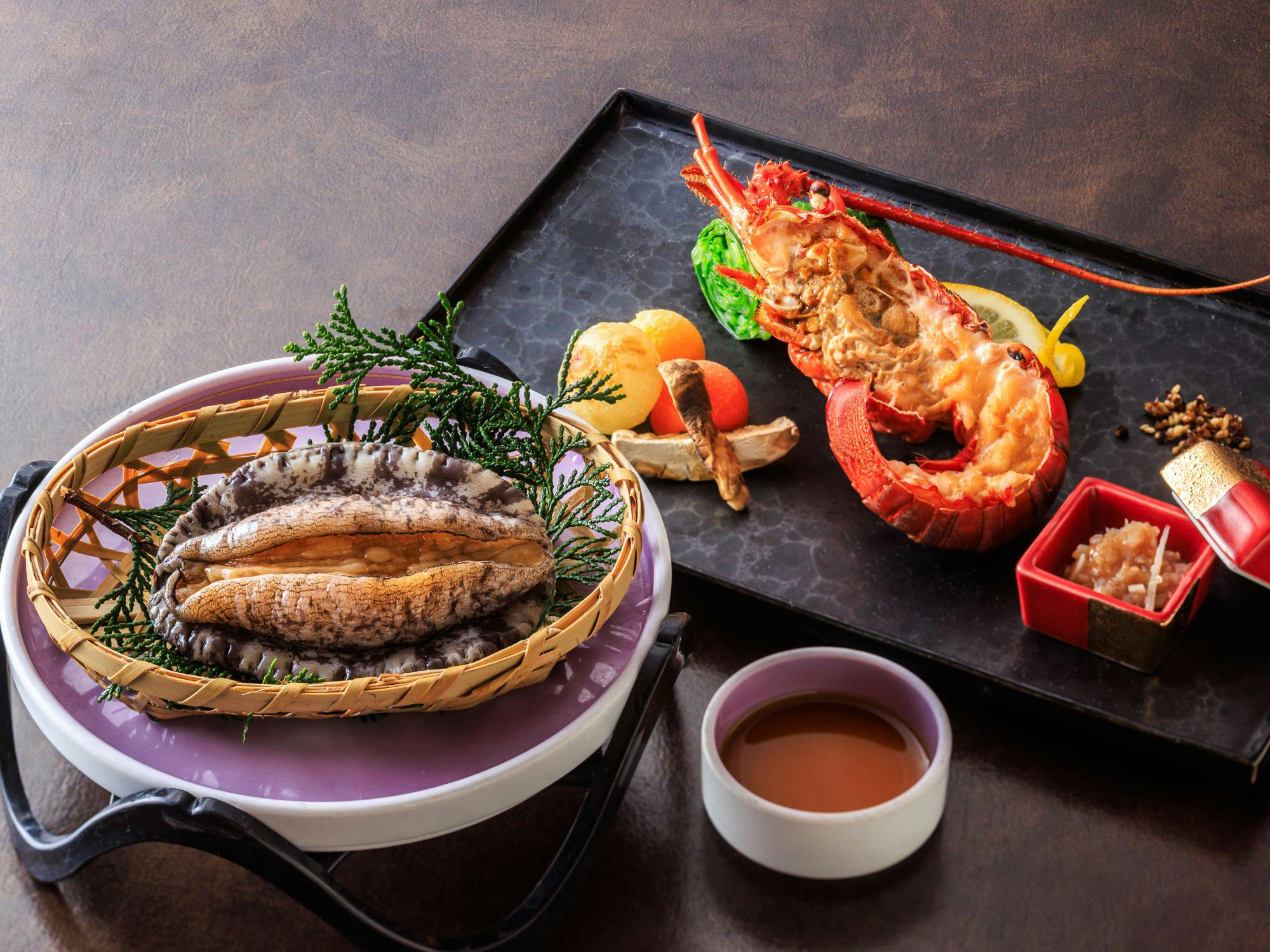 伊勢海老の焼物　鮑の踊り焼き　一例