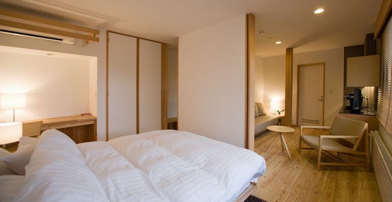 6号室 2階コンパクトタイプのお部屋 一人旅 カップルでおこもり 人気のダブルベッドルーム プラン Hotelli lto 一休 Com