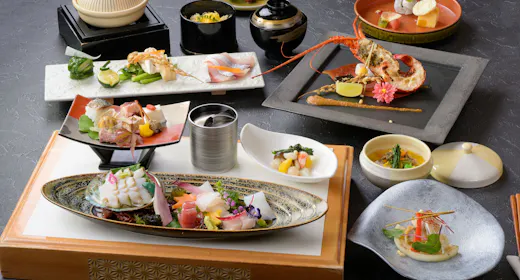【夕食は後半席(20時前後確約)で最大2,200円OFF】伊勢海老・鮑付 味覚プランをお得に堪能