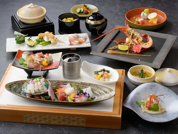 【夕食は後半席(20時前後確約)で最大2,200円OFF】伊勢海老・鮑付 味覚プランをお得に堪能