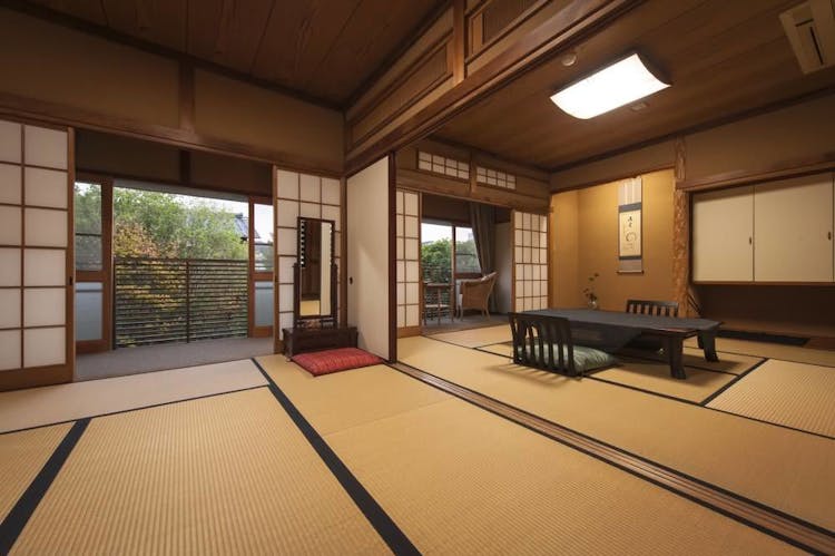 新館（次の間付和室14帖＋広縁＋洋間）内風呂＋露天風呂付のサムネイル画像