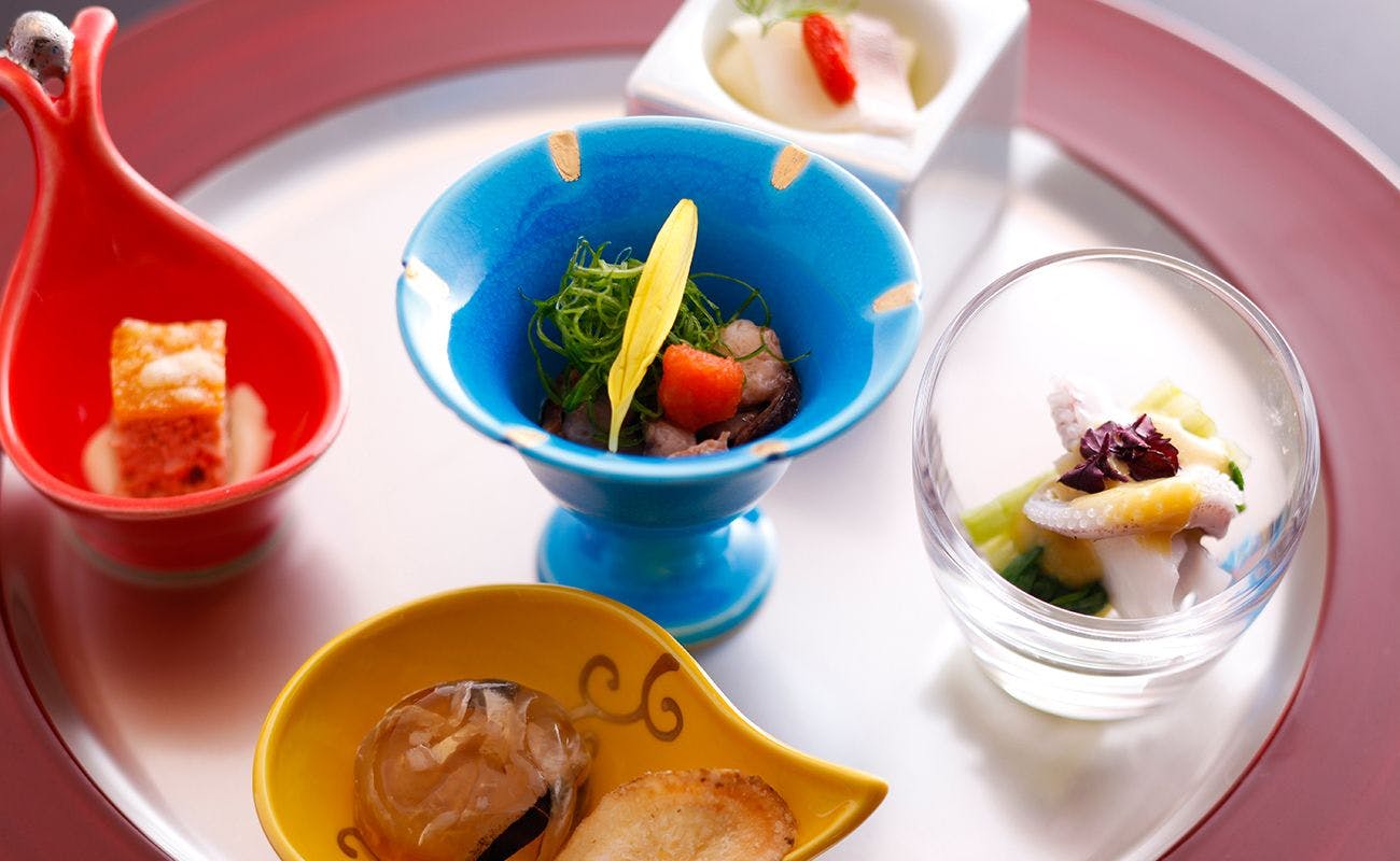 夕陽溫柔的光芒引領晚餐的開始。