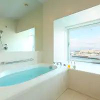 海が見えるバスルームでのんびりタイムを