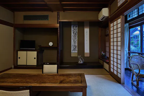 Kamar bergaya Jepang yang luas (Pemandangan: Mata air panas)