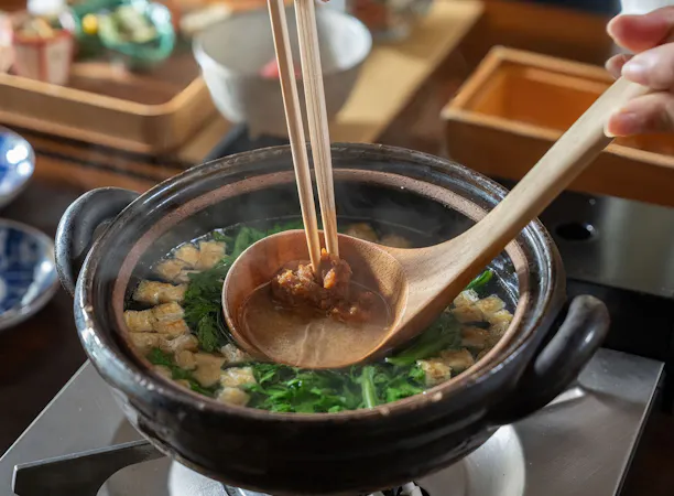 味噌汁はご自身で仕上げていただきます。