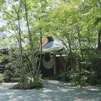 位於霧島溫泉鄉的中心,但環境寧靜。