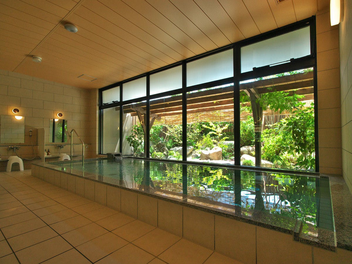 使用白山山系伏流水的浴場