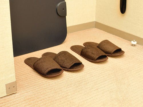 全室　使い捨てスリッパ　完備