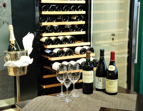 1階　カフェダイニング「アゼリア」