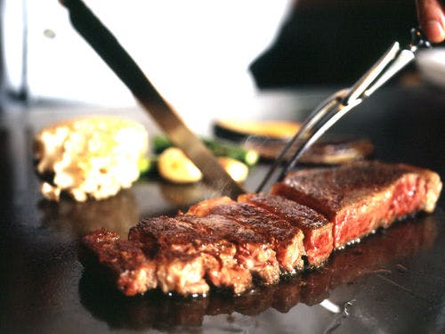 （鉄板焼き料理イメージ）