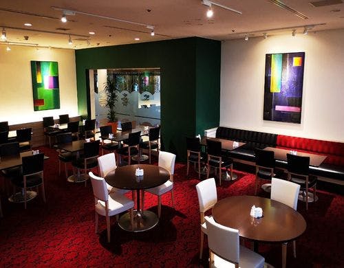 1階　カフェダイニング「アゼリア」