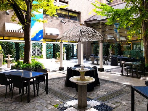 ホテル中庭パティオ