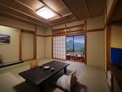 緑水亭ならでは眺めが楽しめる和室（10畳）
