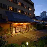 老舗旅館の風格!~夕暮れ時の外観~