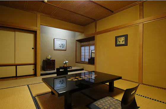 ห้องพักสไตล์ญี่ปุ่นขนาด 10 เสื่อ "Ashina no Ma"