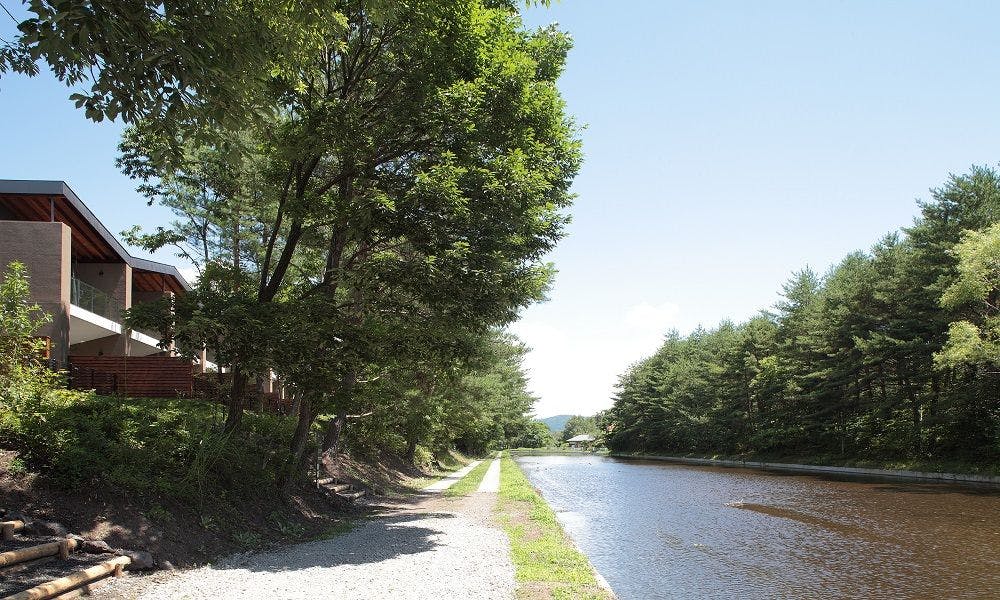 ชมผิวน้ำของมิกาเกะโยสุอิและป่าคารุอิซาวะ