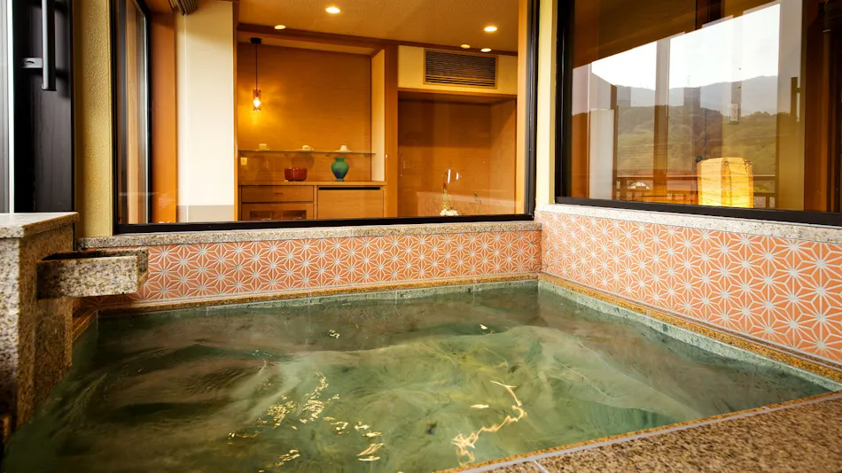 Kanazawa Yuwaku Onsen Hyakurakuso