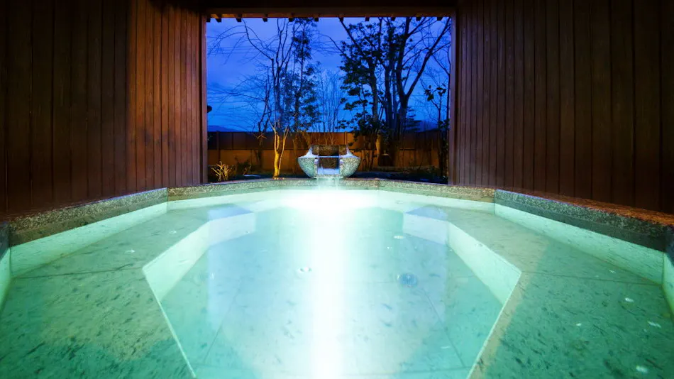 Kanazawa Yuwaku Onsen Hyakurakuso