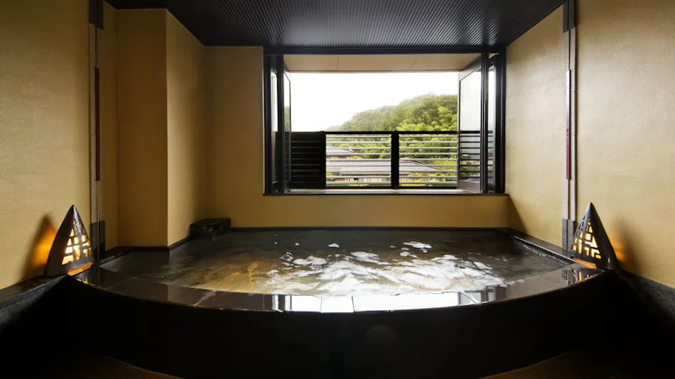 Kanazawa Yuwaku Onsen Hyakurakuso
