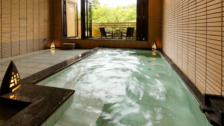 Kanazawa Yuwaku Onsen Hyakurakuso
