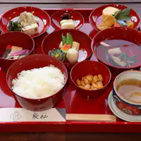 อาหารเช้าสไตล์ญี่ปุ่นจากร้านอาหารดั้งเดิม 'Izumi Sen'