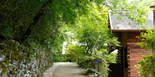 湯山荘 阿讃琴南