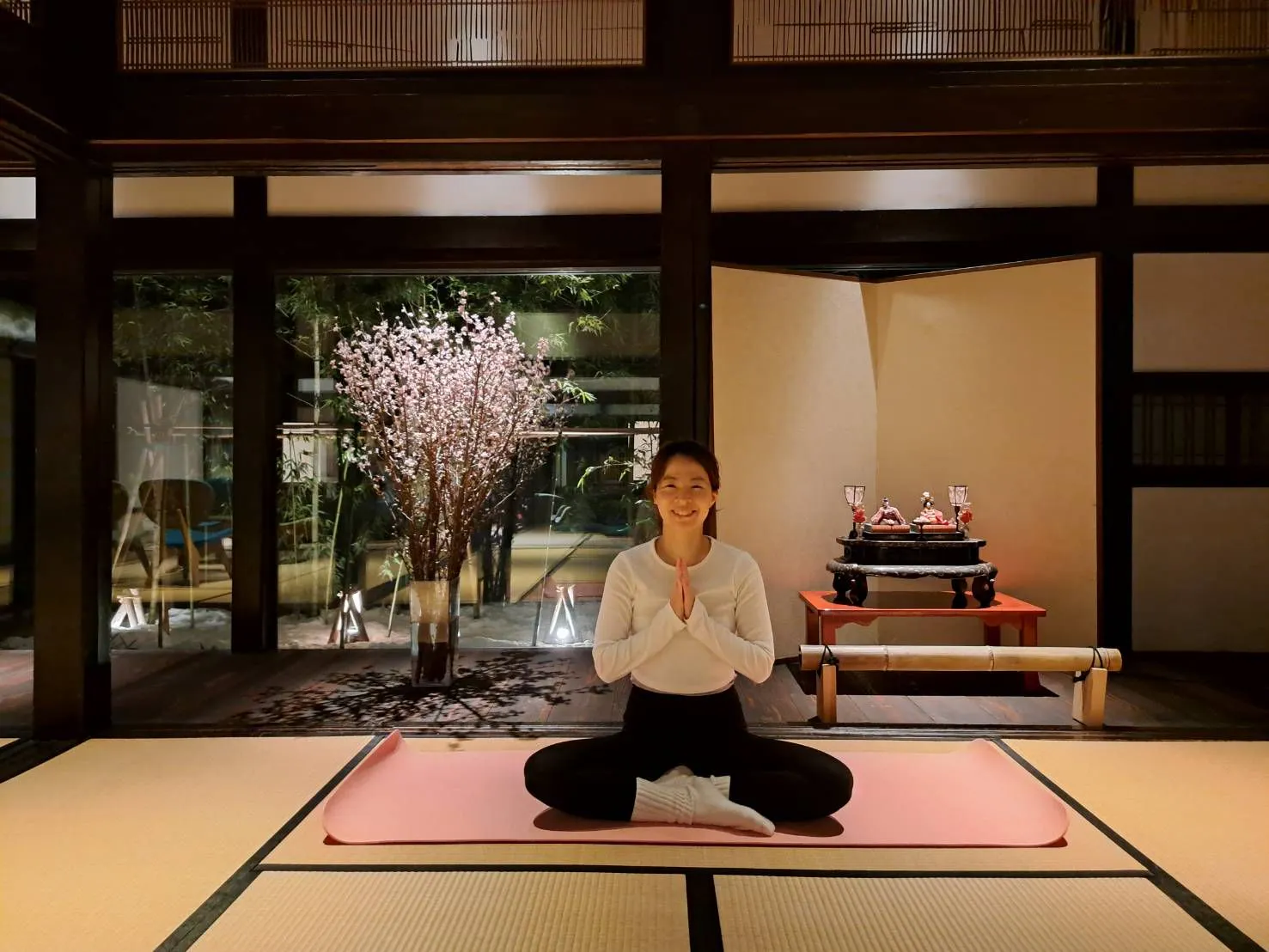 เชิญเฉพาะผู้เข้าพักเท่านั้น　โยคะยามเย็นที่ทากินามิ