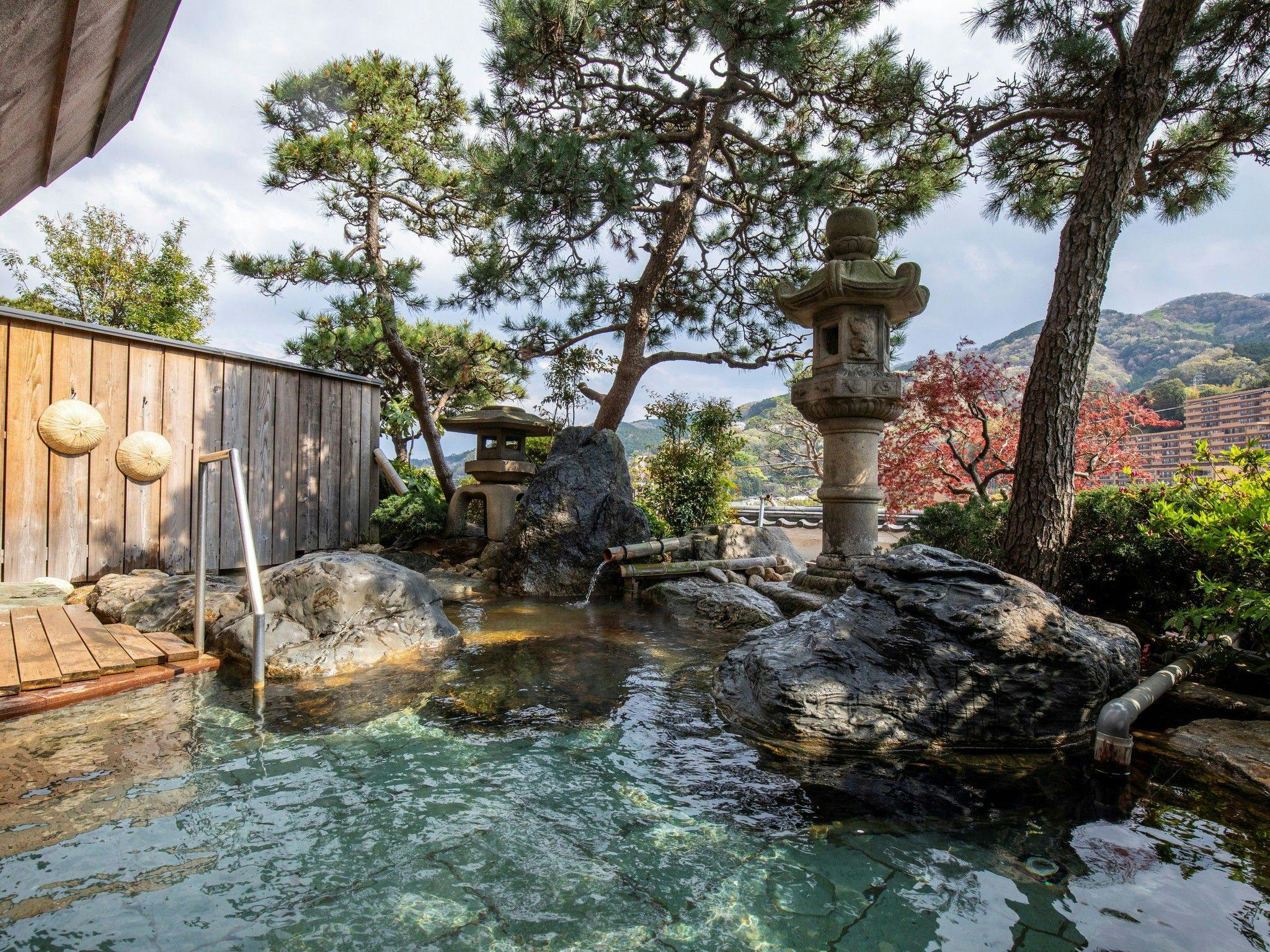 ○ อ่างอาบน้ำกลางแจ้ง 4