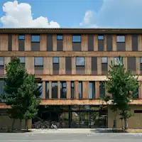 Bahagian luar dikelilingi oleh kayu dari Yoshino, Nara.