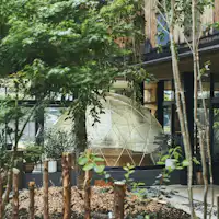 Dome rendaman kaki yang dipanaskan dengan serbuk kayu.