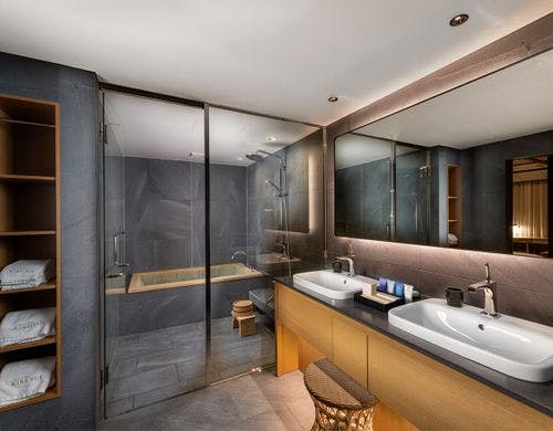 ・201 美しい庭園を眺める心豊かな時間