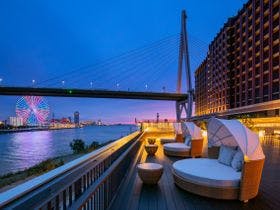 �y���{:���x�C�G���A�E���j�o�[�T���V�e�B�z���[�x���z�e�����