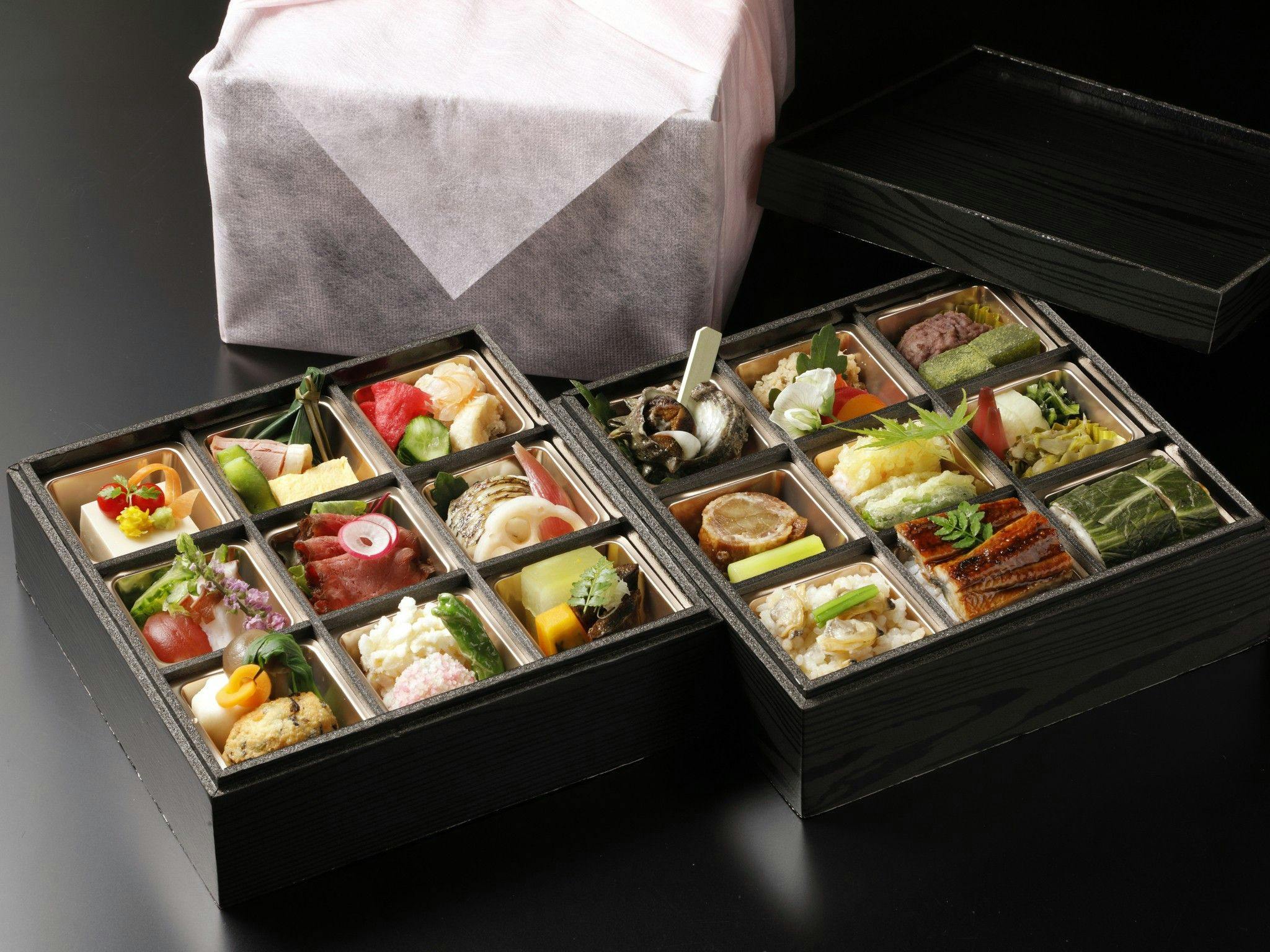 静かに味わう贅沢、特別弁当付き、お部屋で料亭プラン /　夕・朝食付