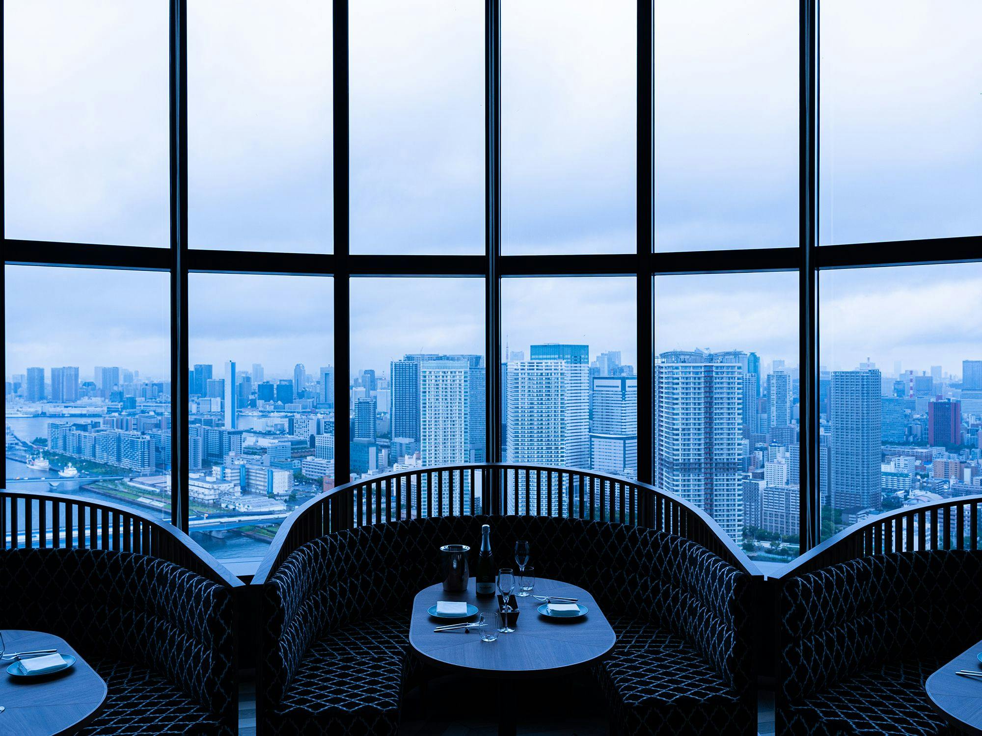 THE PENTHOUSE พร้อมระเบียงสุดสัปดาห์