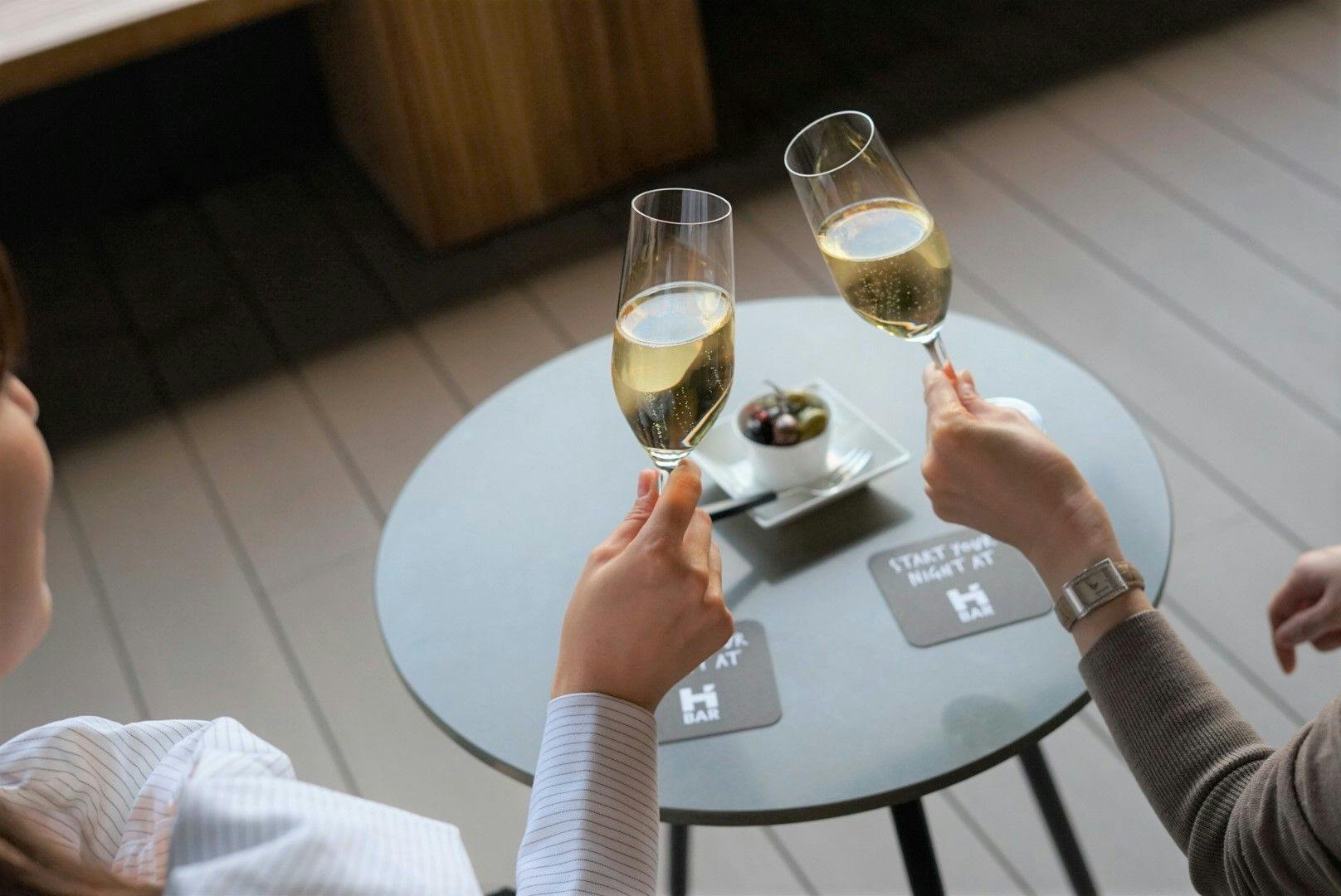 H BARのフリーフロー（飲み放題）