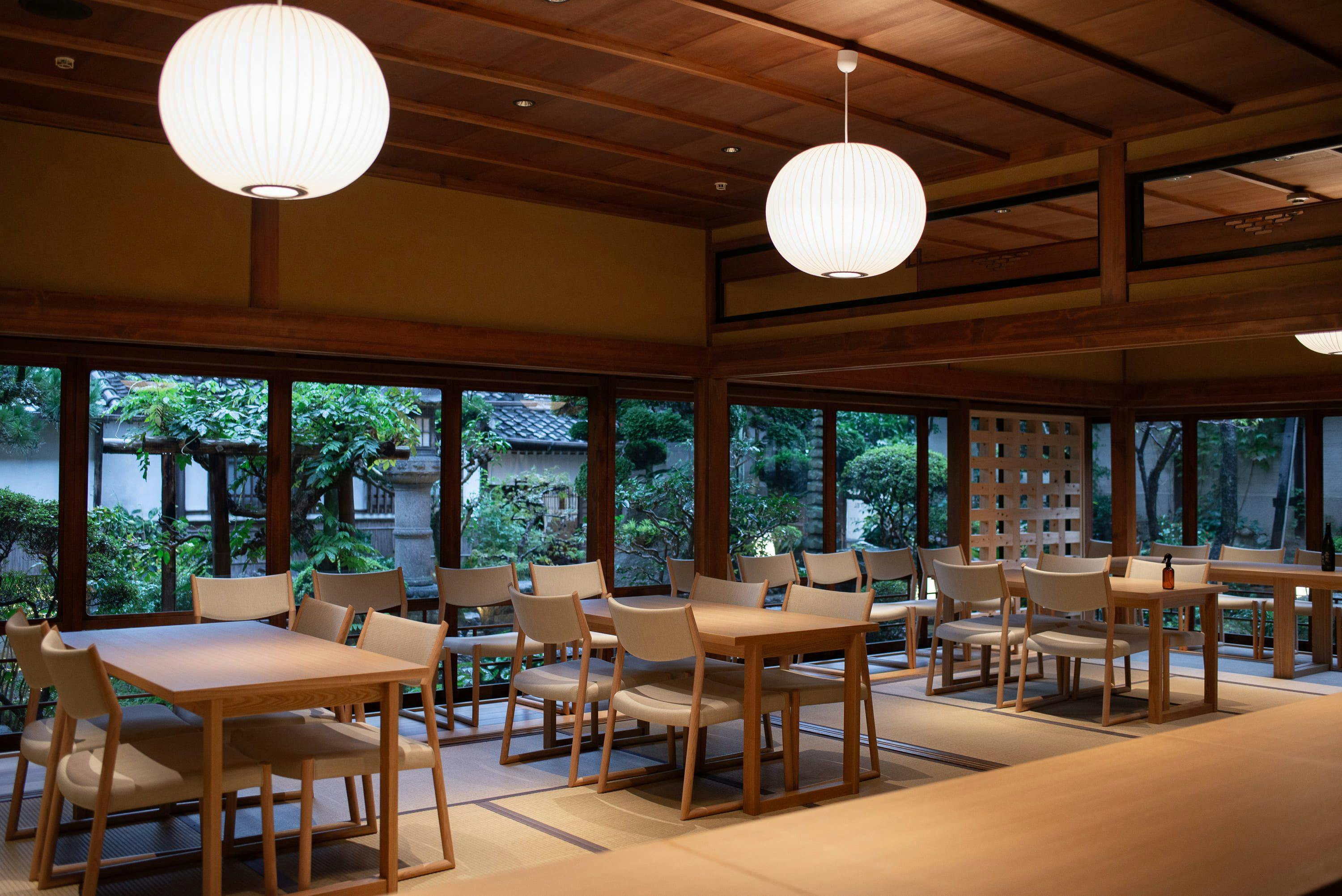 【ห้องอาหาร】พื้นที่เงียบสงบพร้อมวิวสวนกลาง