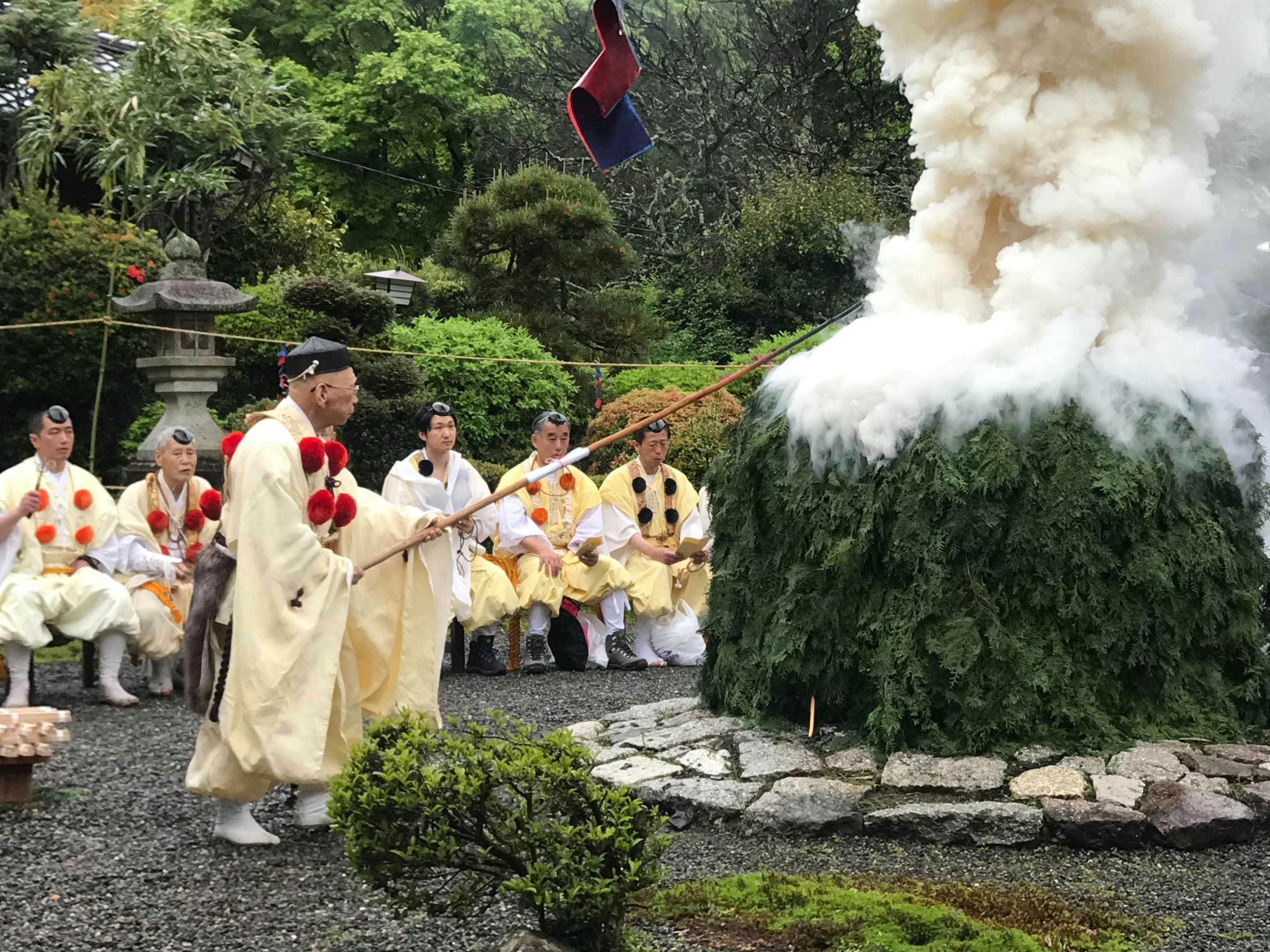 本山採灯大護摩供