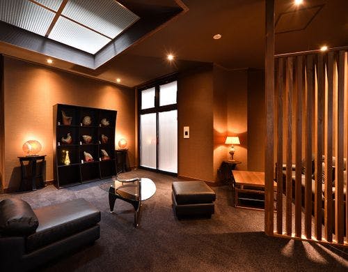 【２階ラウンジ】