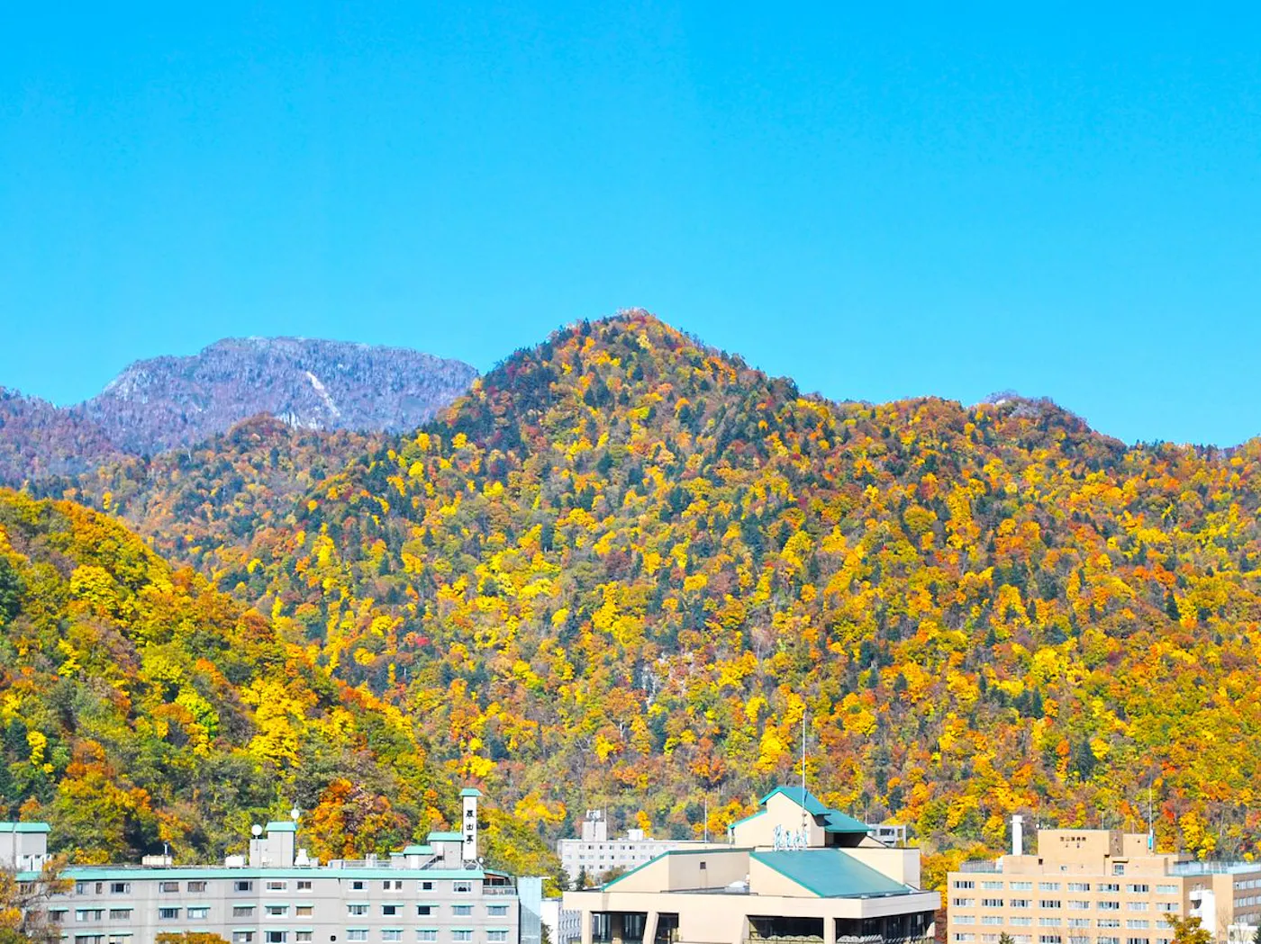 グランドブリッセンホテル定山渓:定山渓の山並み