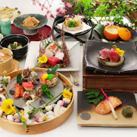 ชุดไคเซกิฤดูใบไม้ผลิ 18,000 เยน