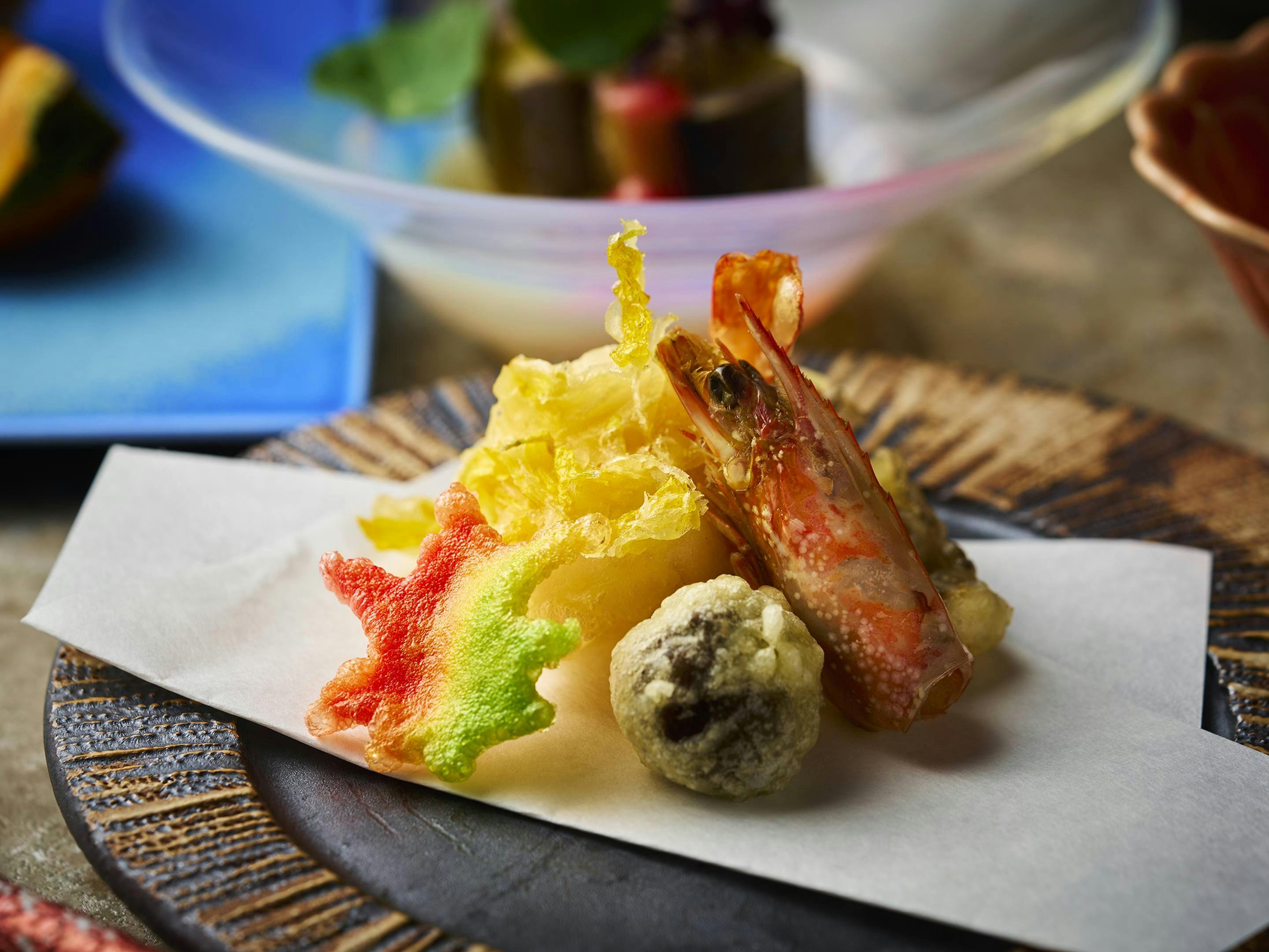 【デラックス／和食】近海鮮魚など旬の和食コース。全室オーシャンビュー