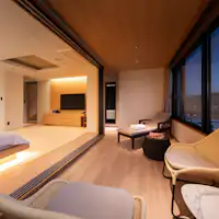 Ruang santai dengan pemandangan sungai