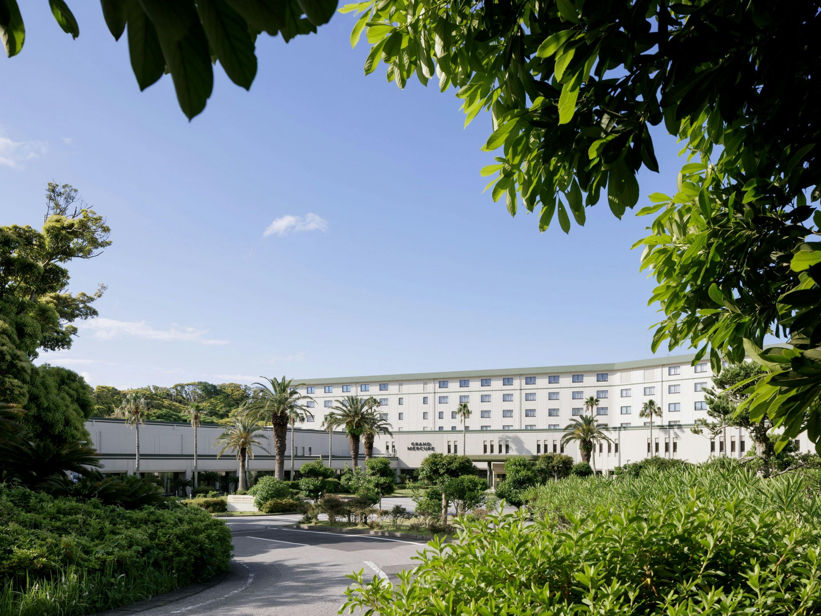 〇目の前は海と緑の楽園 親子で楽しむリゾートステイ│温泉・サウナ・駐車場無料・ラウンジ＜素泊まり＞