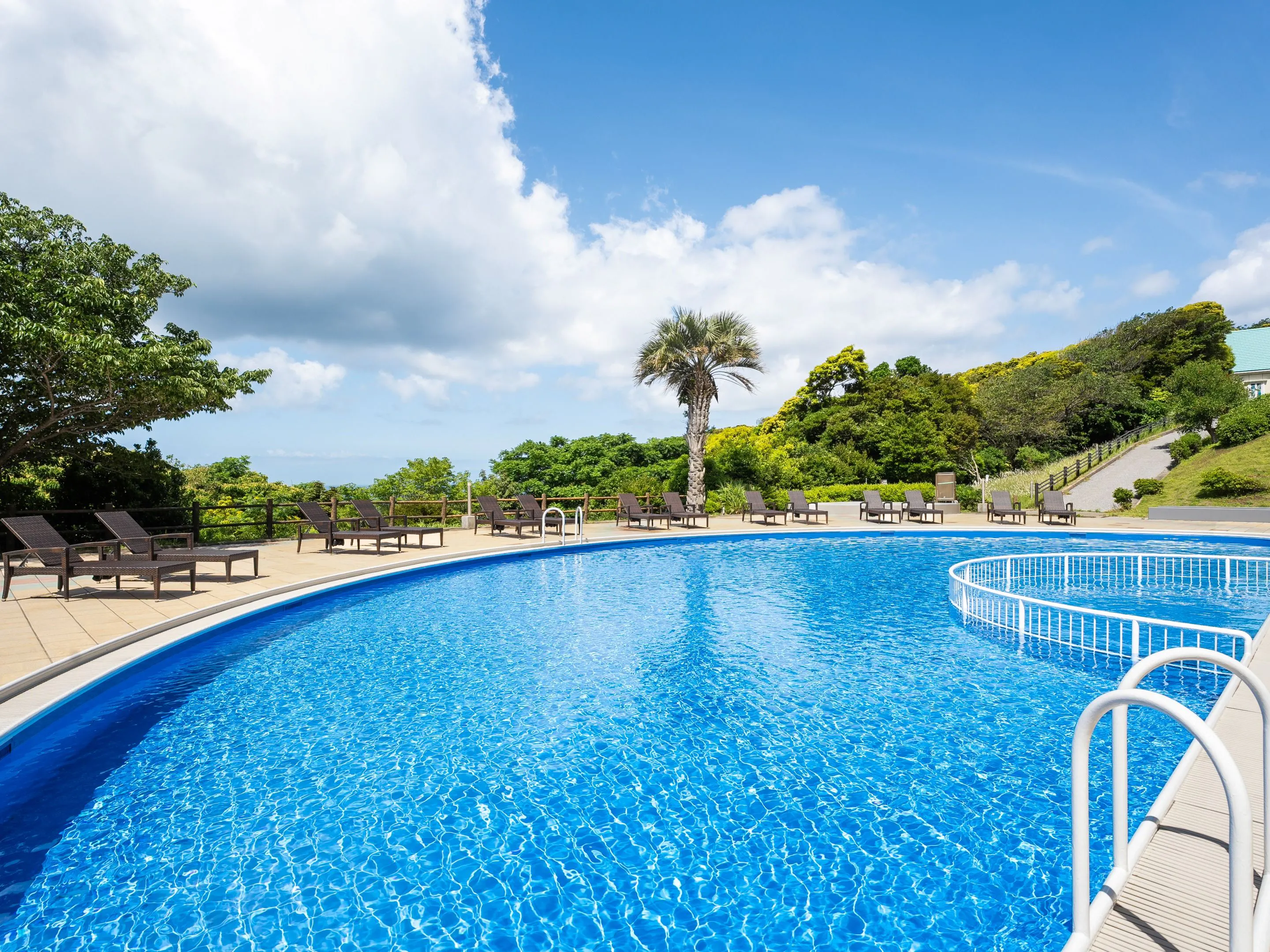 屋外ガーデンプール