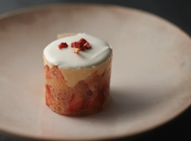 苺のショートケーキ 飴細工に閉じ込めて