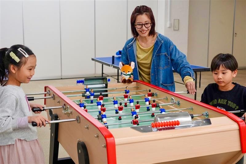 みんなでサッカーゲームや卓球台