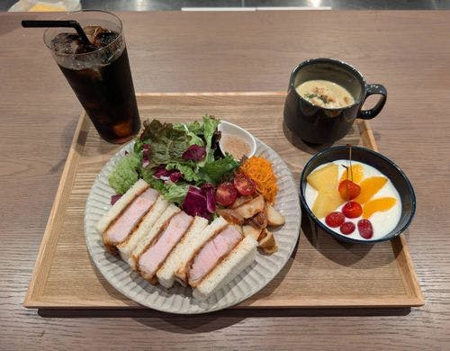 朝食 カツサンドプレート