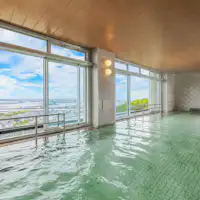 Pemandangan Teluk Suruga dan kota Yaizu yang terbentang luas di depan mata.