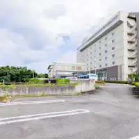 Parkir (Gratis untuk tamu) 60 mobil, 2 untuk penyandang disabilitas