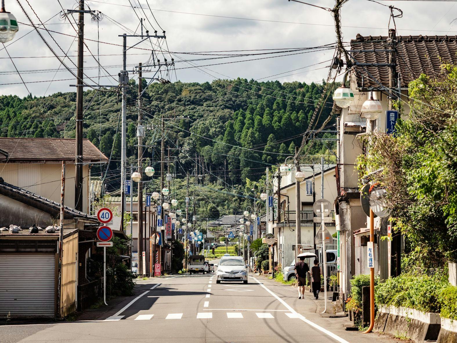 昔ながらの景色が残る霧島神宮駅前